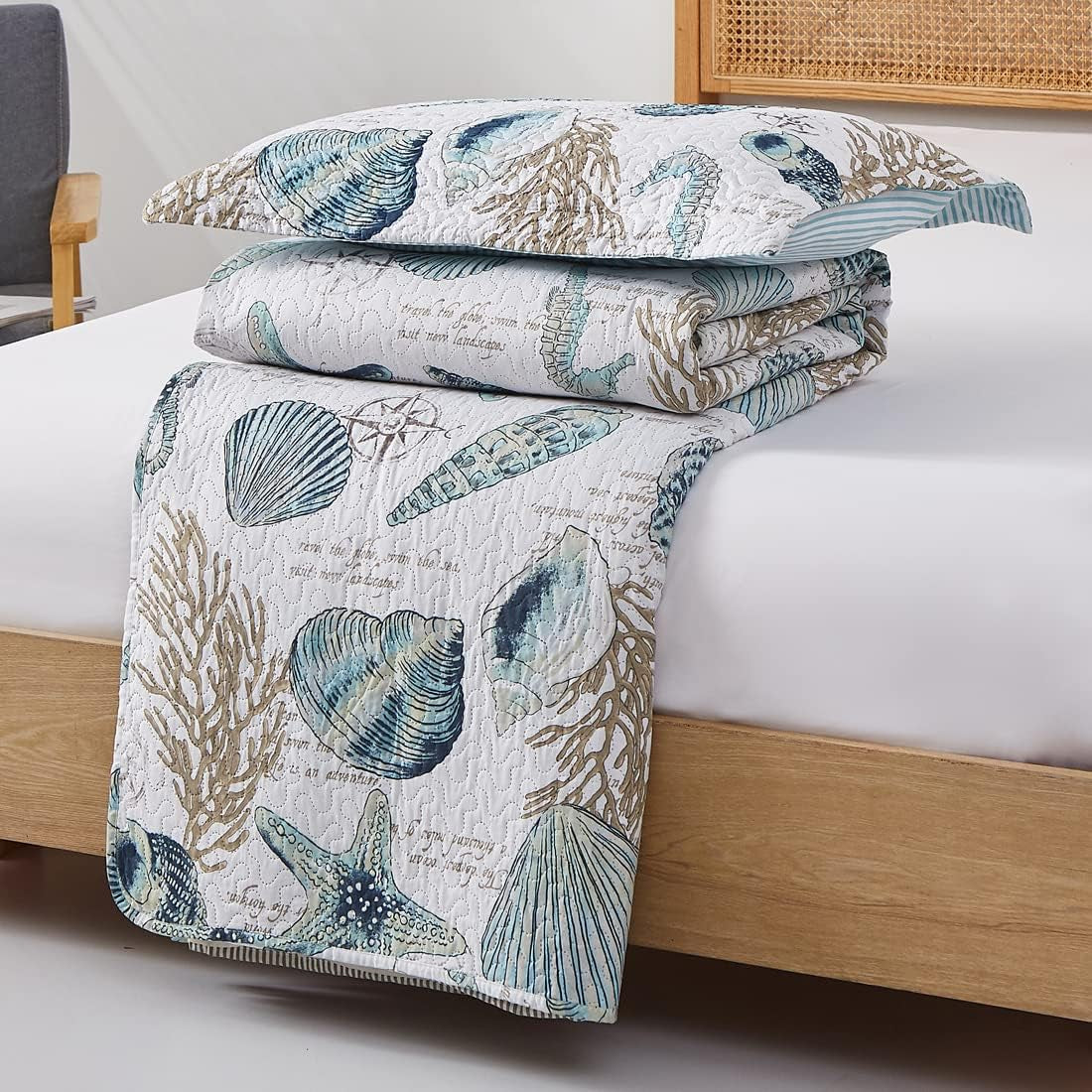 3 Pieces Beach Shell Bedspread Twin Size Ocean Theme Seashell Conch Summer Quilt Lightweight Thin Reversible Conch Shell Hippocampus Starfish Coral Printed Coverlet Set Coastal Bedding-Blue White
